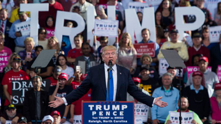 Donald Trump says he’s bigger than Jay Z, is really no bigger than Phish
